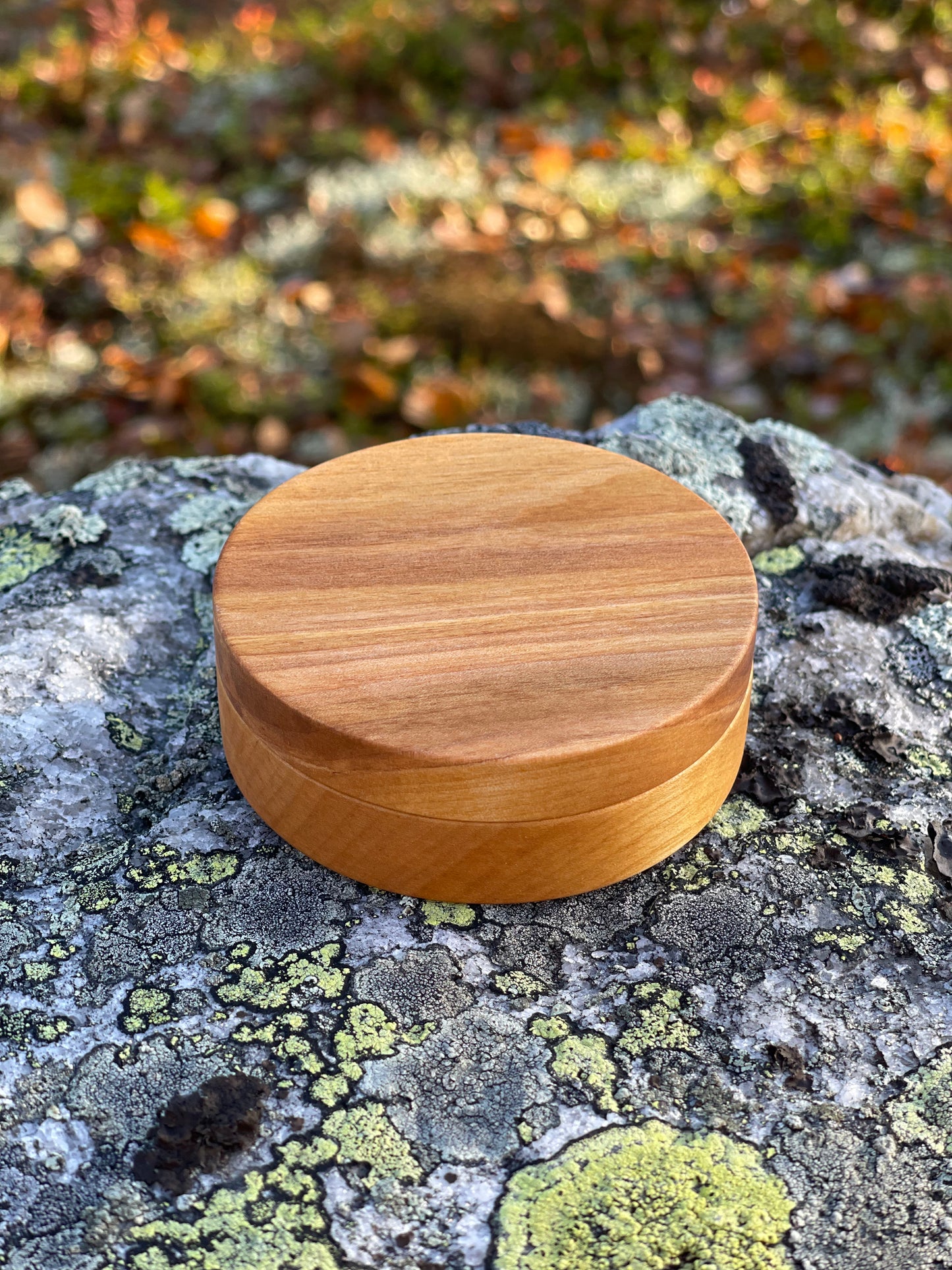 Snuff box in slightly acidified birch