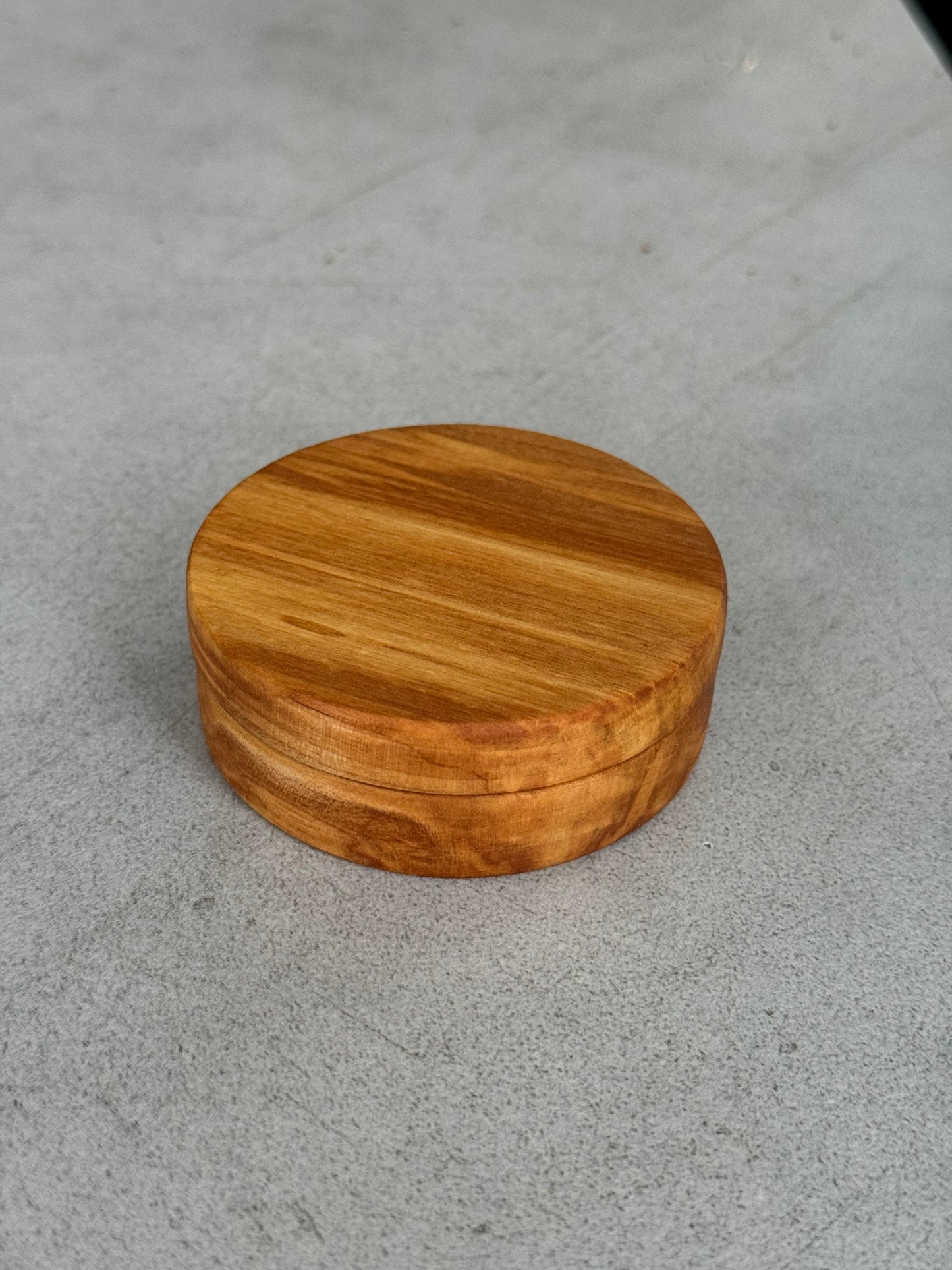 Snuff box in slightly acidified birch